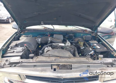 1998 Chevrolet C1500 Fleetside from USA, damaged, VIN 2GCEC19M5W1114193